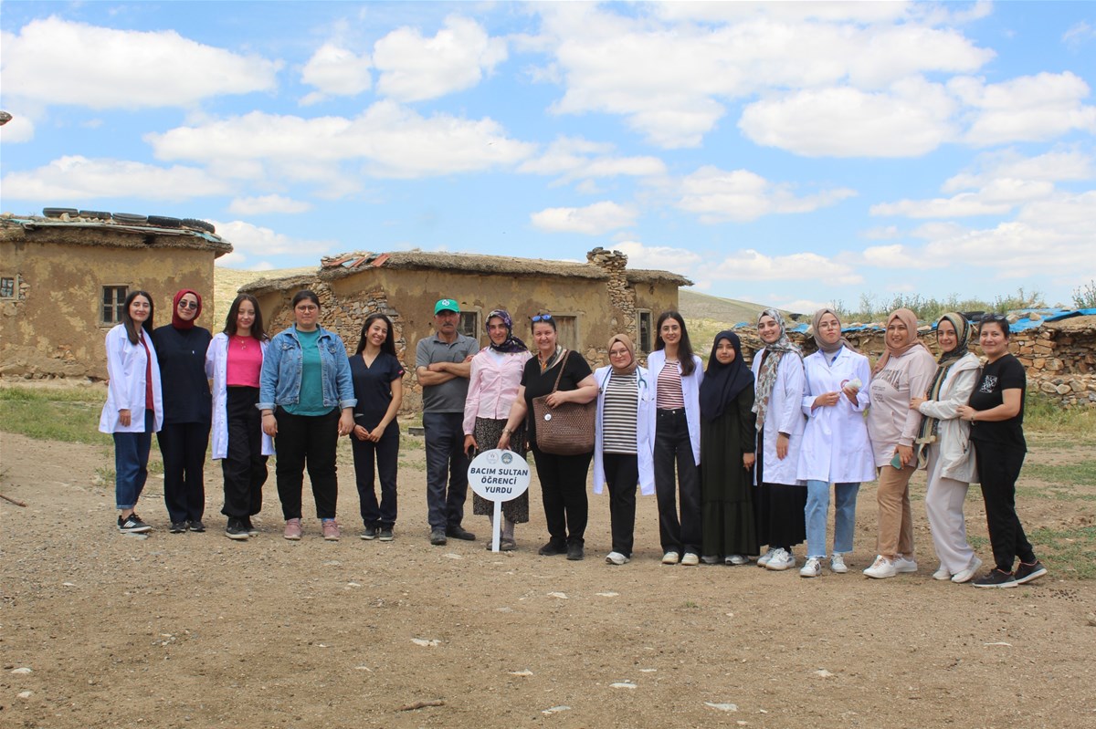 Öğrencilerden MasterChef Ayşe Ekiz'e Anlamlı Ziyaret