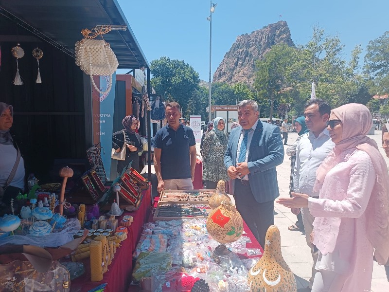 El Emeği Göz Nuru Ürünler Zafer Meydanı'nda Halkla Buluştu