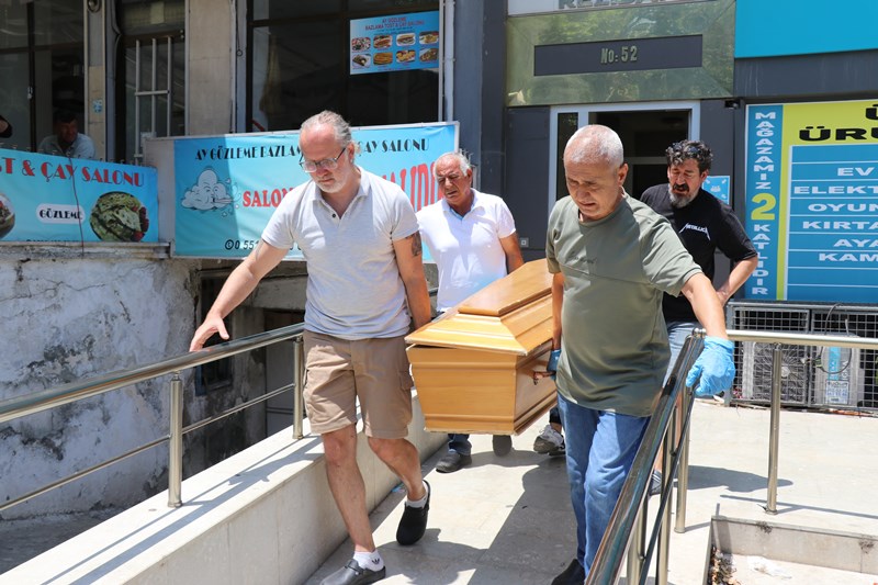 Haber Alınamayan Doktor Evinde Ölü Bulundu