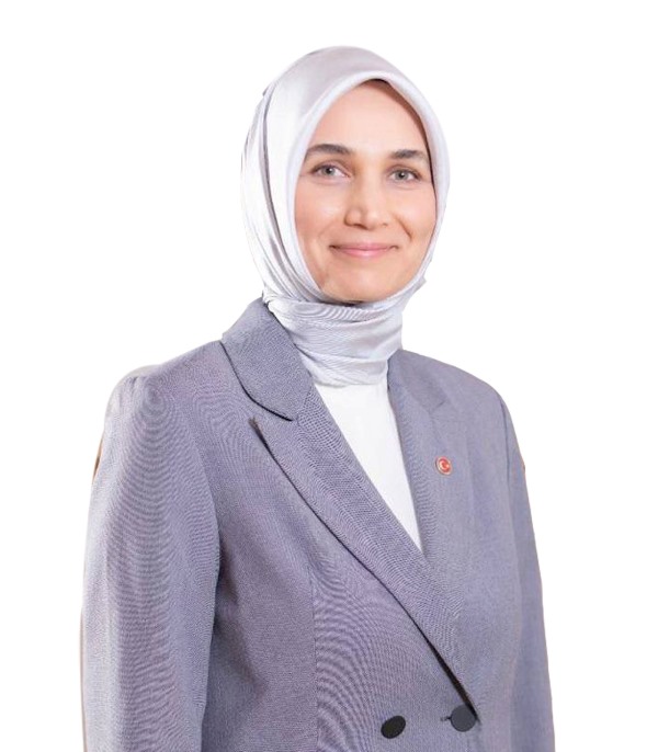 Tiyatro Tutkunu Zehra Zülal Hayaline Kavuşuyor