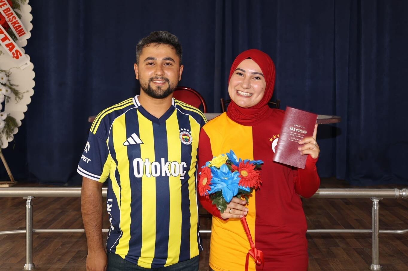 Fanatik Gelin ve Damat Gönül Verdikleri Takımların Formalarıyla Evet Dediler!