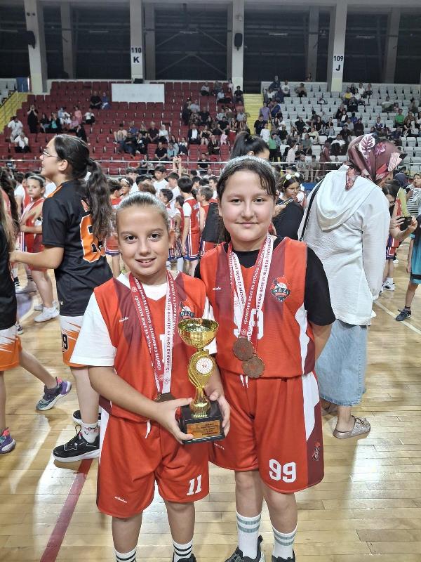 Gazi Basketbol Kız Takımı, U12 Liginde Namağlup Şampiyon Oldu
