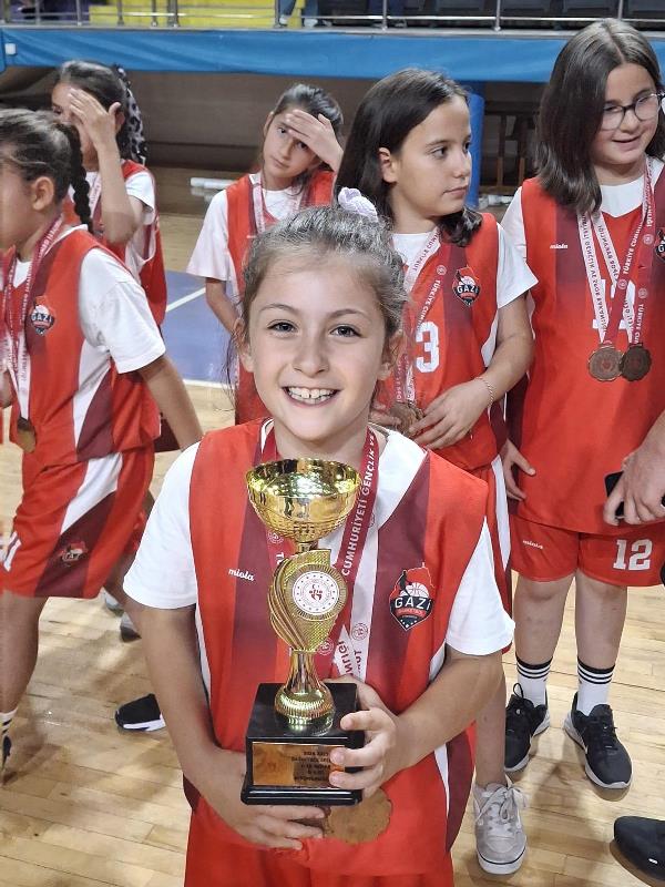Gazi Basketbol Kız Takımı, U12 Liginde Namağlup Şampiyon Oldu