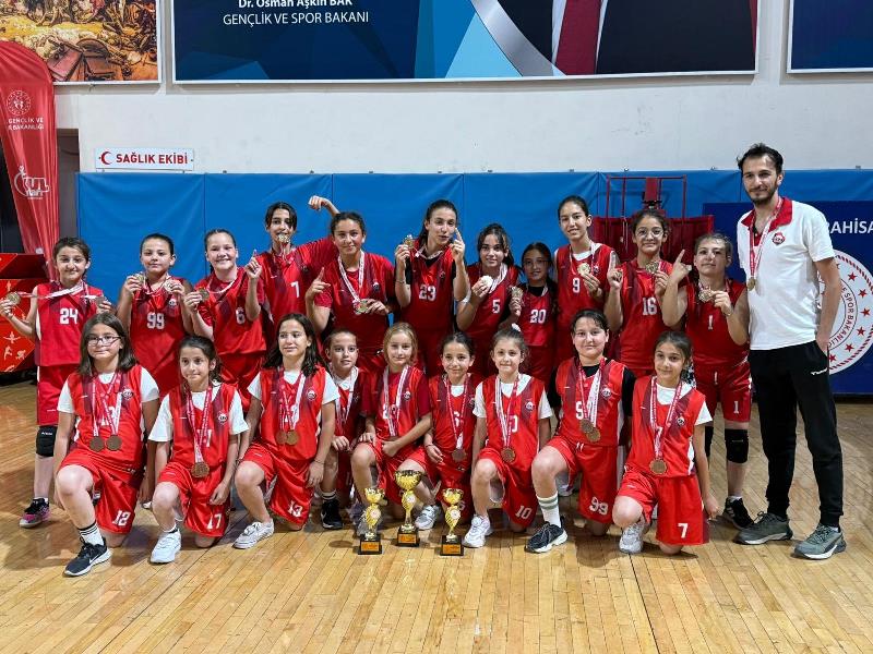 Gazi Basketbol Kız Takımı, U12 Liginde Namağlup Şampiyon Oldu
