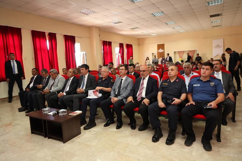 Vali Yiğitbaşı, Kızılören'de Muhtarlarla Buluştu
