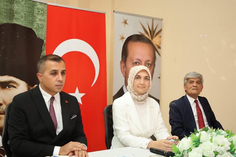 Vali Yiğitbaşı, Kızılören'de Muhtarlarla Buluştu