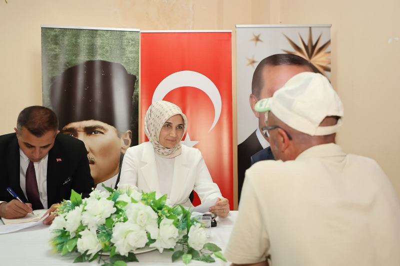 Vali Yiğitbaşı, Kızılören'de Vatandaşların Sorunlarını Dinledi