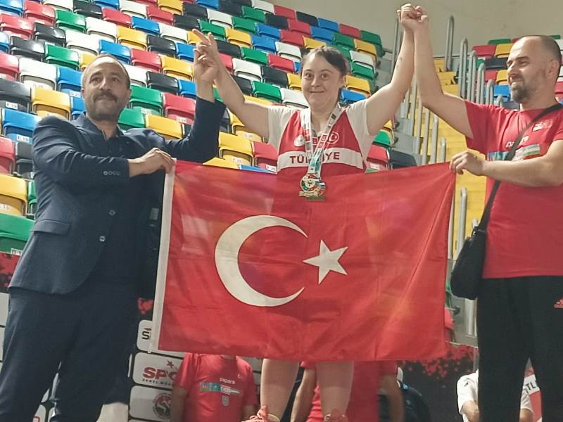Afyonkarahisarlı Sporculardan Üç Altın Madalya