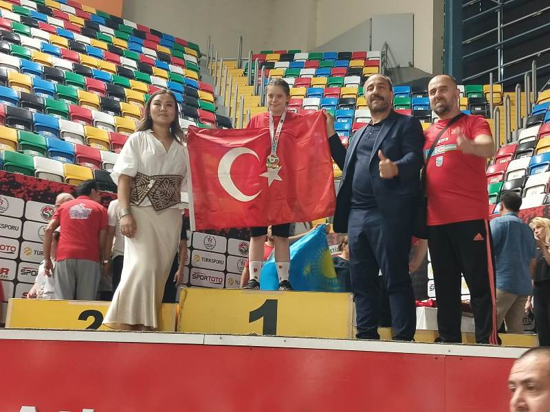 Afyonkarahisarlı Sporculardan Üç Altın Madalya