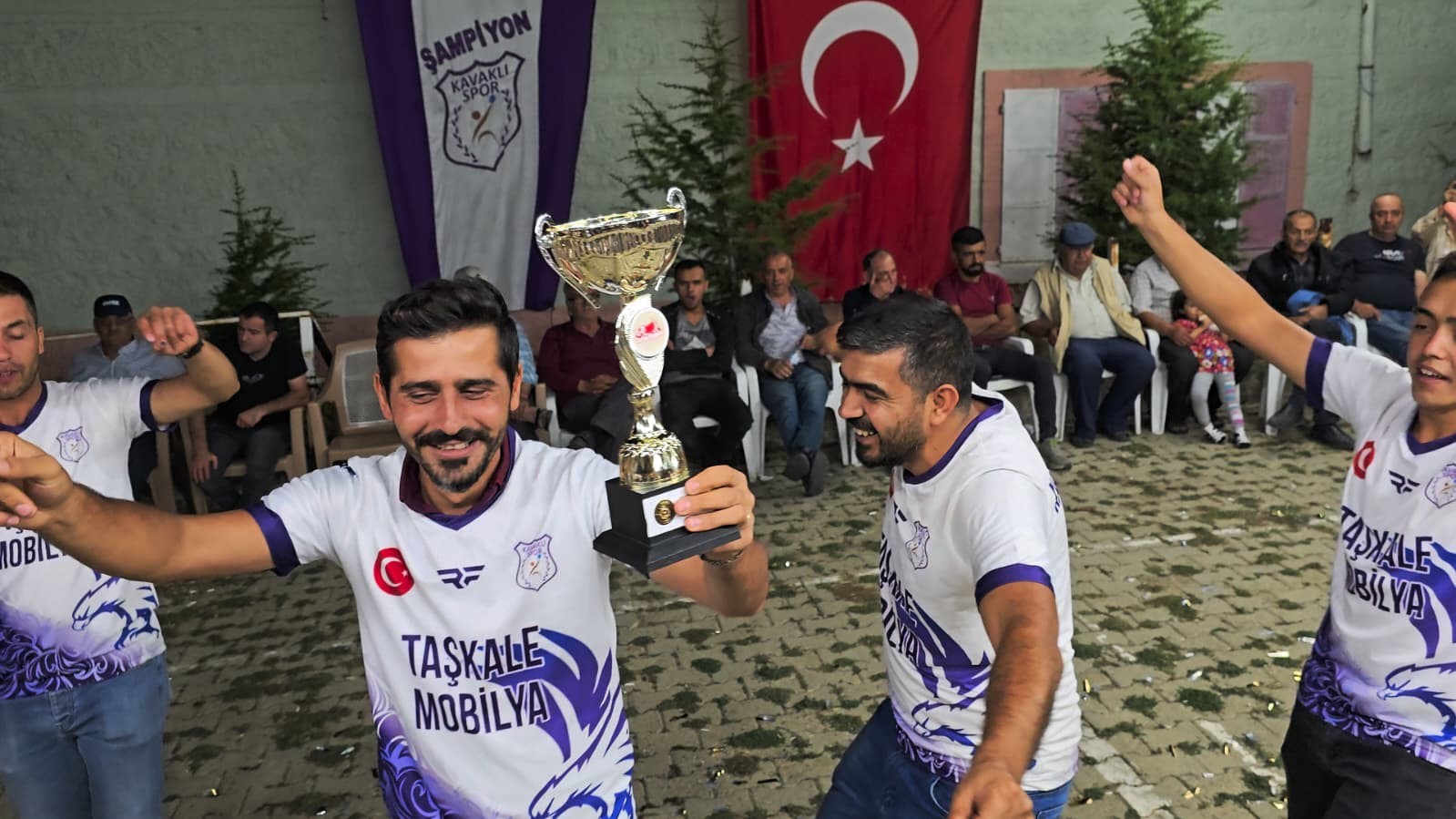 Kavaklı Spor, Zafer Kupası Şampiyonluğunu Coşkuyla Kutladı