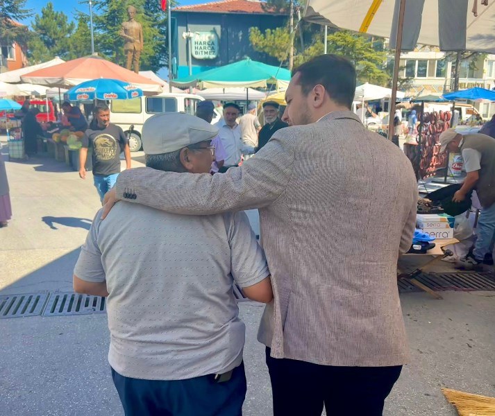 İktidarın Taktığı Gözlükten Bakınca Her Şey Toz Pembe Görünüyor!