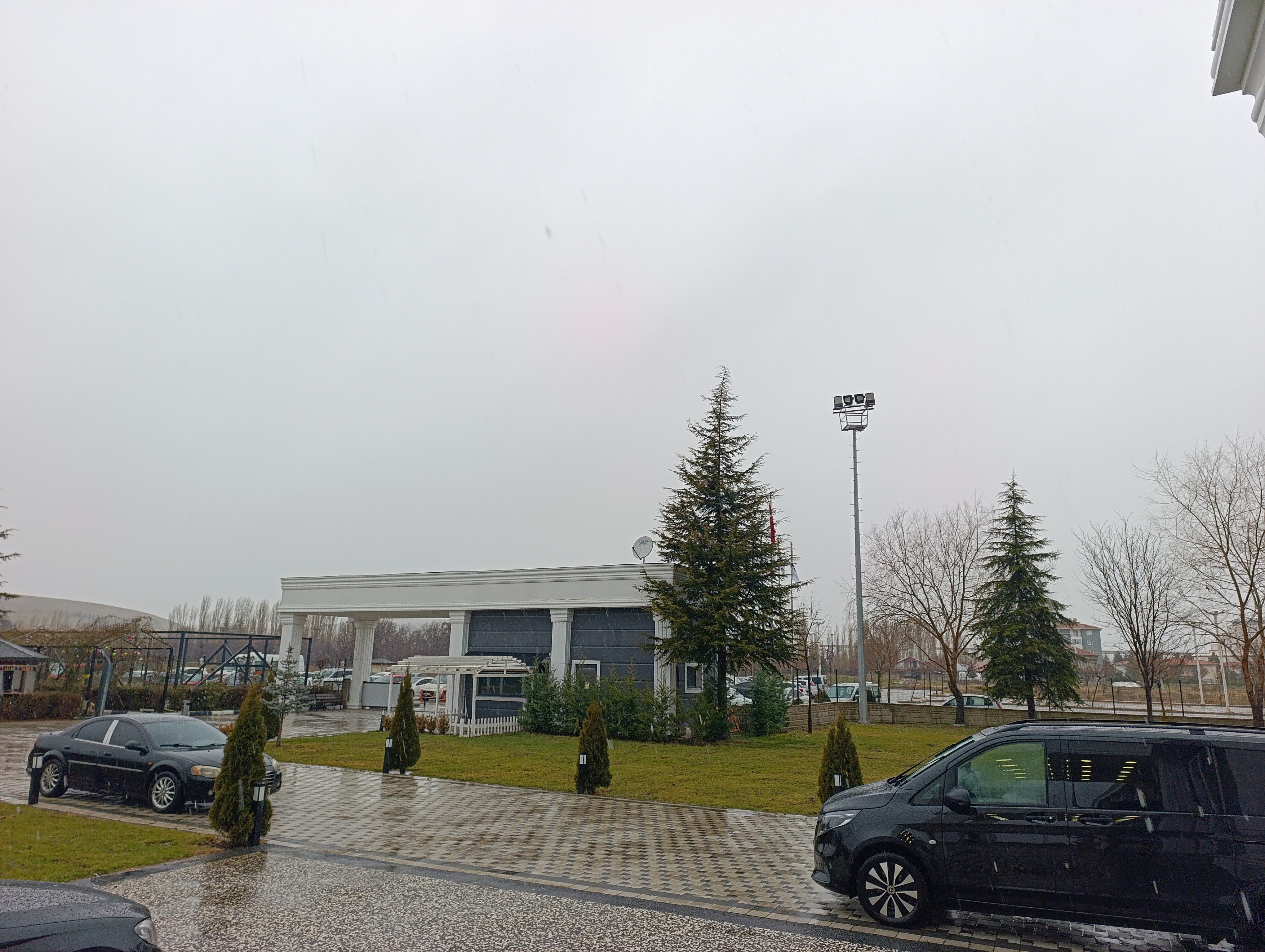 Afyonkarahisar'da Beklenen Kar Yağışı Başladı