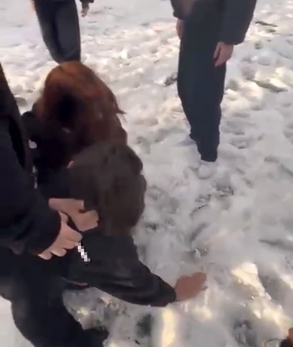 Zorla Para İstediler, Parka Götürüp Dövdüler!