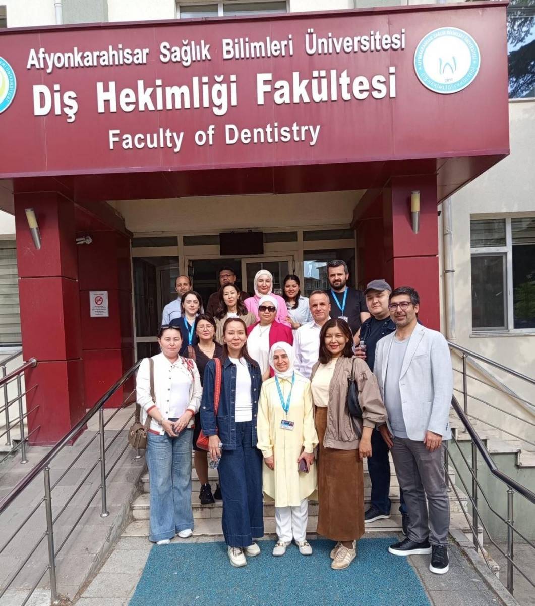 Afyonkarahisar’da Türk Dünyası Zirvesi: Kazak Heyeti AFSÜ’de Ağırlandı