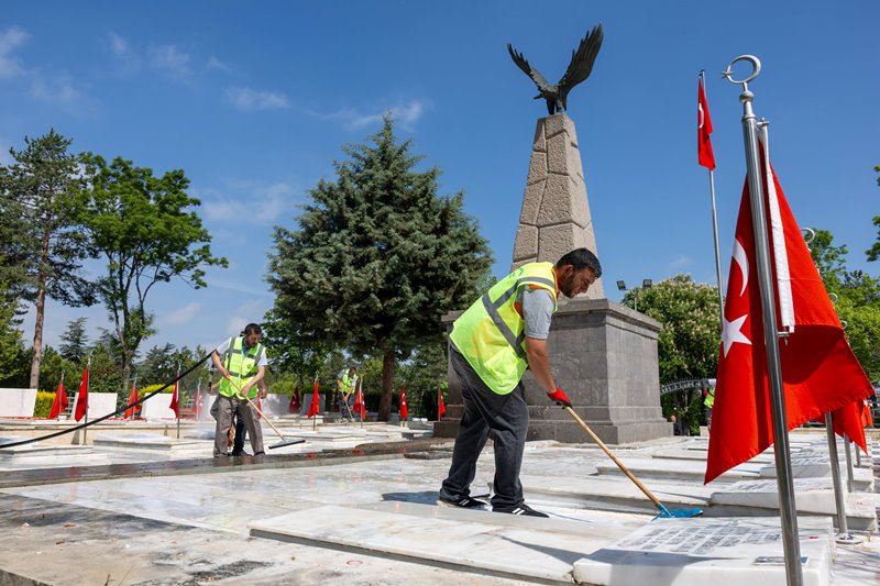 Afyonkarahisar Belediyesi Bayram Hazırlıklarını Sürdürüyor