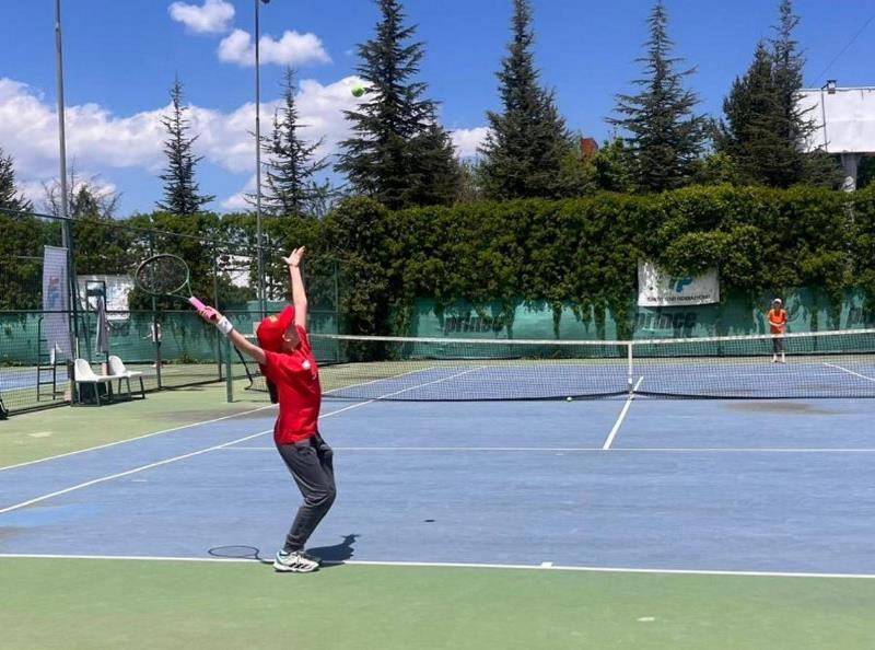 Afyonkarahisar’da 12 Yaş Hafta Sonu Tenis Turnuvası Tamamlandı