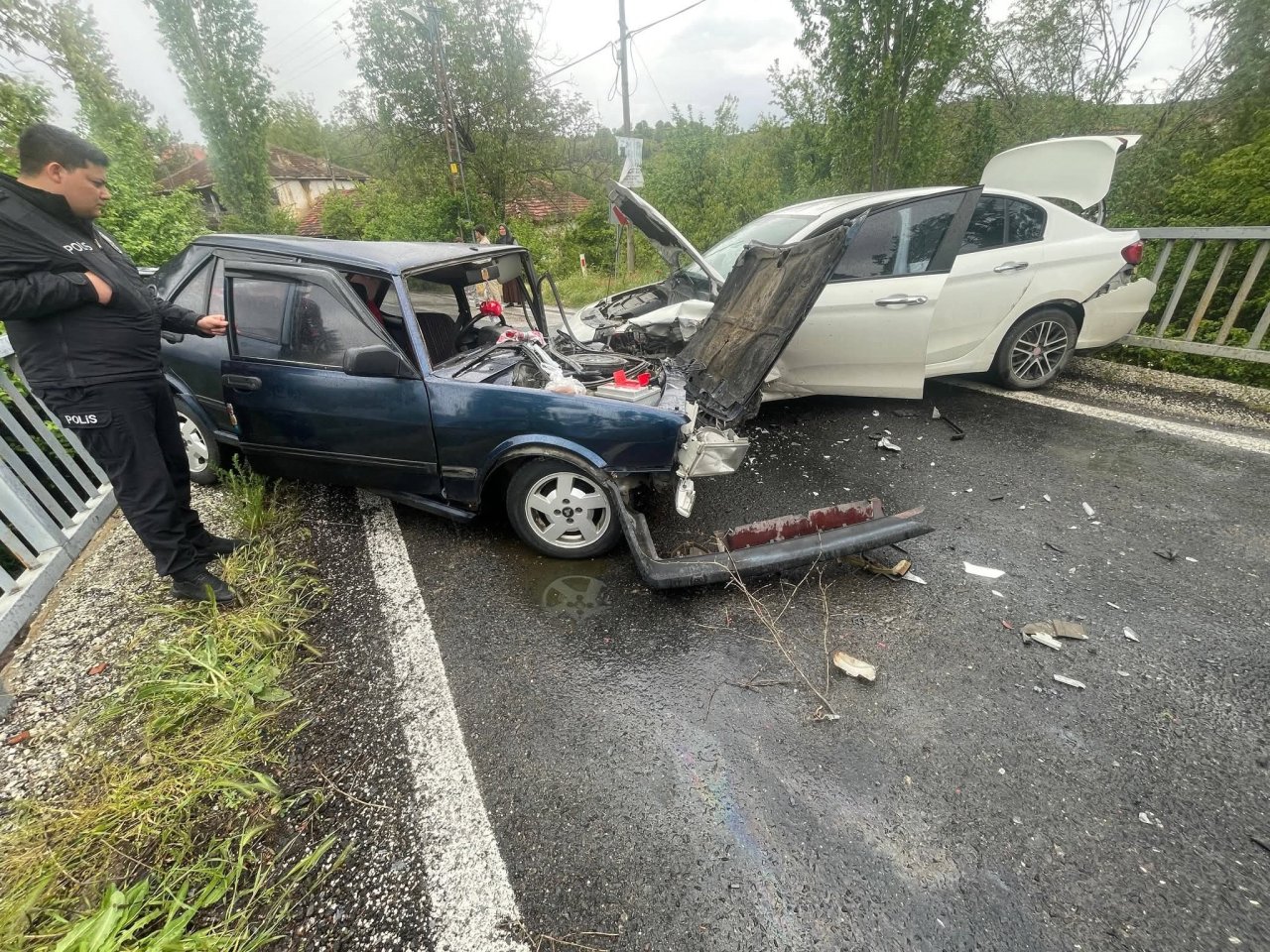 Afyonkarahisar’da İki Otomobilin Çarpıştığı Trafik Kazasında 4 Kişi Yaralandı
