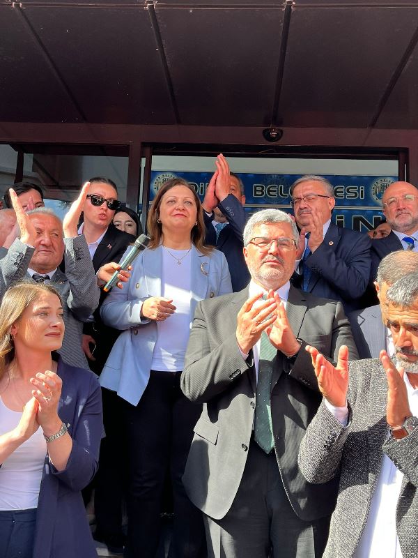 Dinar’da Gövde Gösterisi: Yerel Yönetim ve İktidar Gücü Birleşti