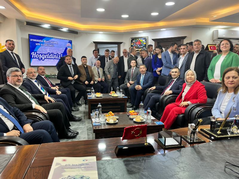 Dinar’da Gövde Gösterisi: Yerel Yönetim ve İktidar Gücü Birleşti