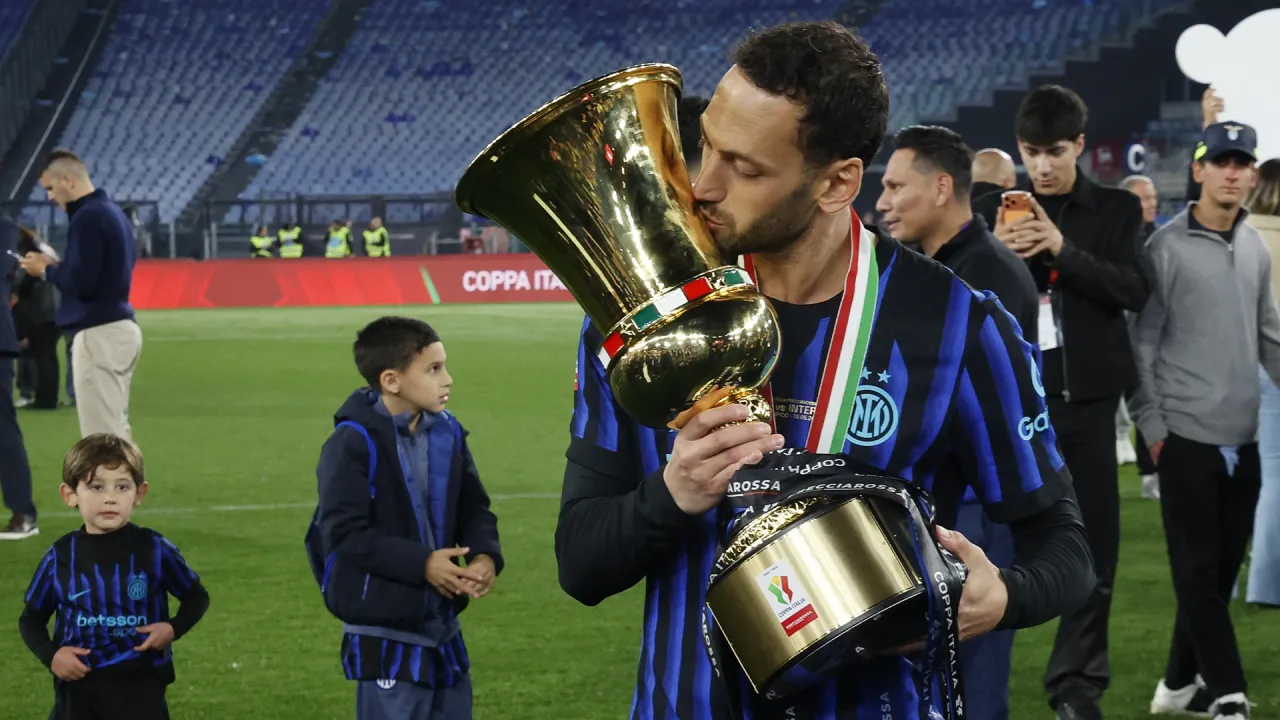 Fenerbahçe'de Seçim Öncesi "Milli" Bomba: Hakan Çalhanoğlu Geliyor mu?