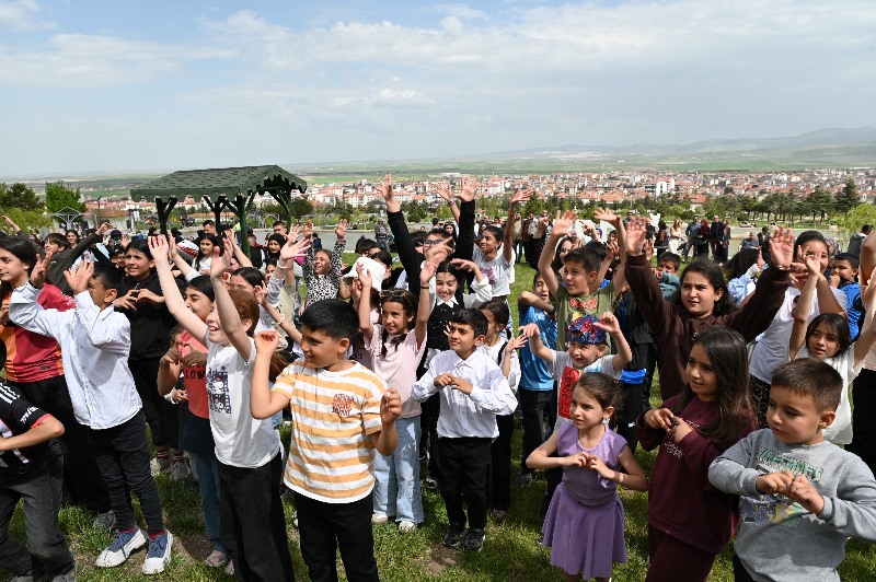 Emirdağ’da Anneler Günü ve Hıdırellez Coşkusu Bir Arada Yaşandı
