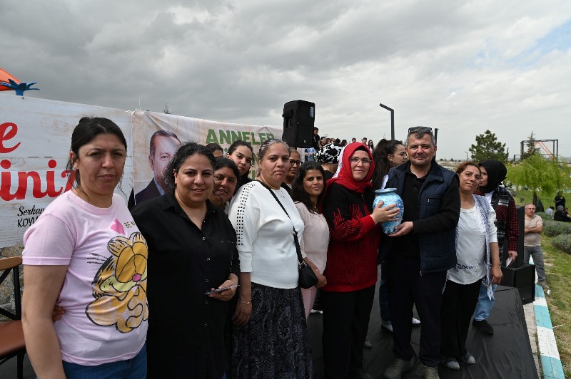 Emirdağ’da Anneler Günü ve Hıdırellez Coşkusu Bir Arada Yaşandı