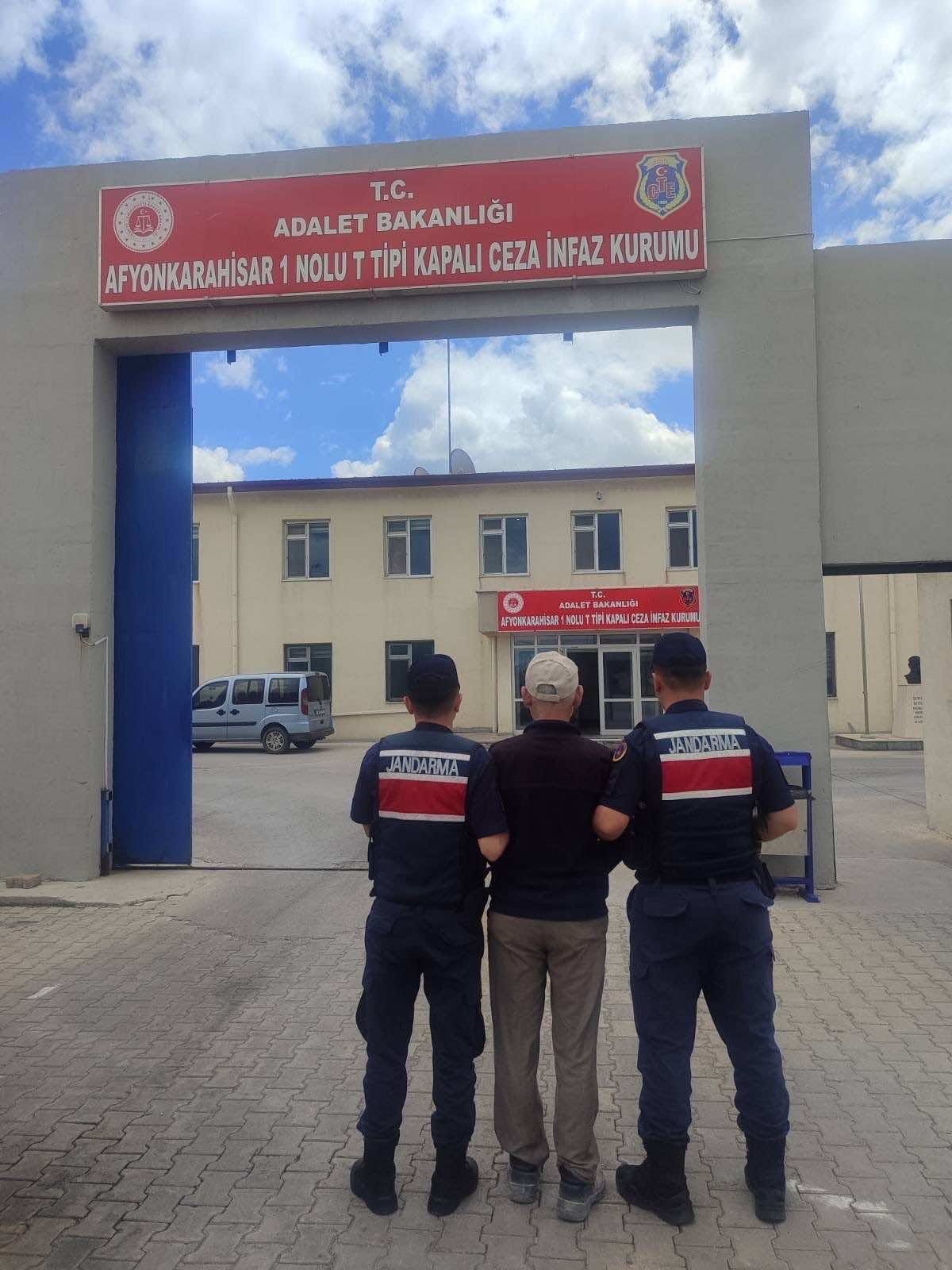 Afyonkarahisar'da Jandarmadan Aranan Şahıslara Yönelik Operasyon