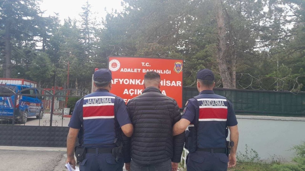 Afyonkarahisar'da Jandarmadan Aranan Şahıslara Yönelik Operasyon