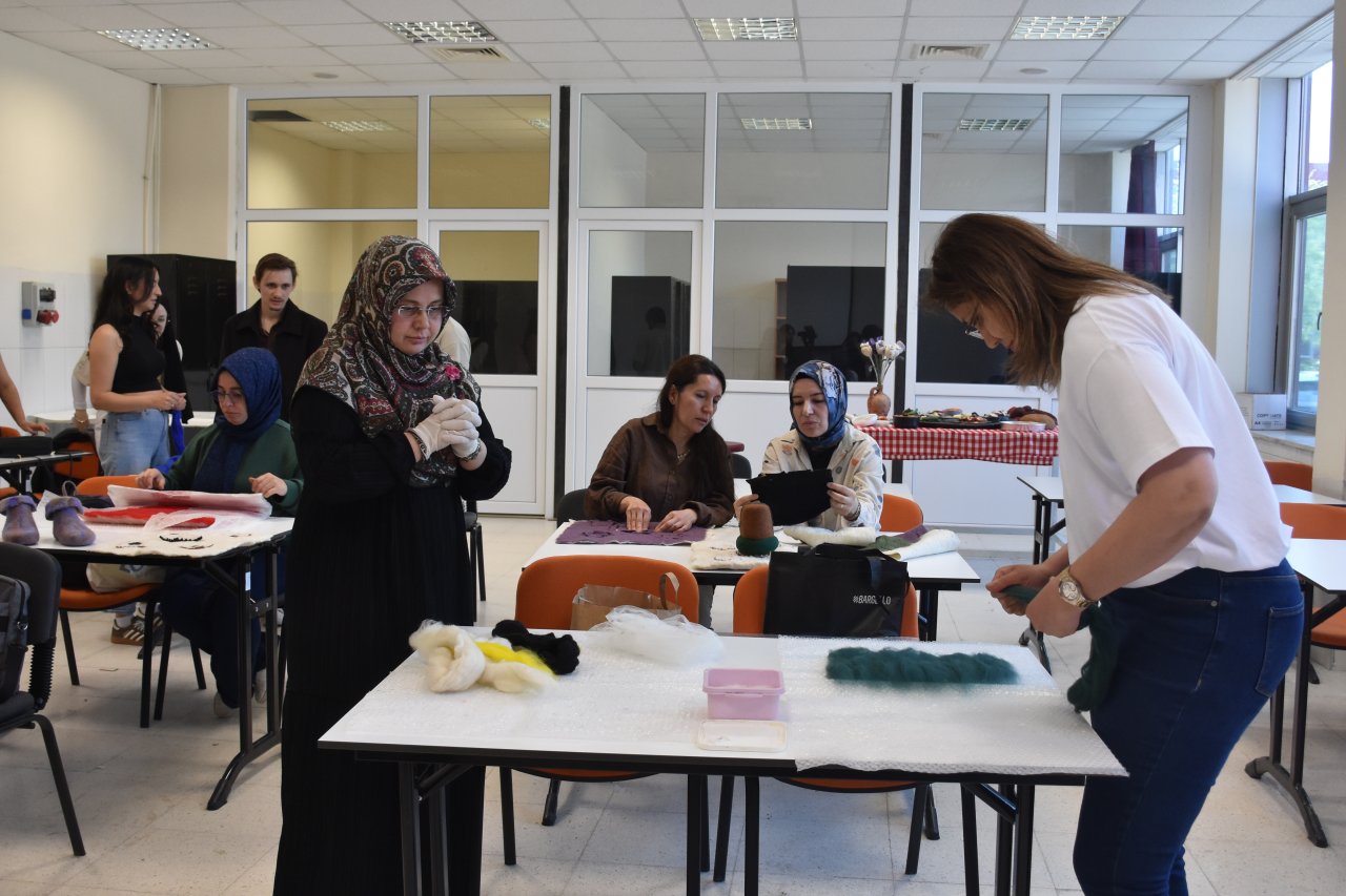 Öğrencilerden Yöresel Lezzetlere Keçe Dokunuşu: Afyonkarahisar’ın Tatları Sanata Dönüştü