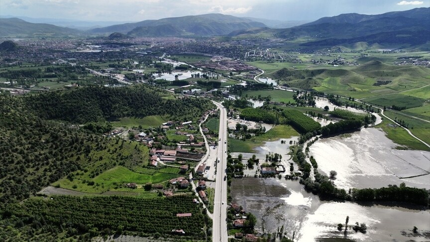 Tokat’ta Taşkın Alarmı: Turhal’da Tarım Arazileri Sular Altında Kaldı