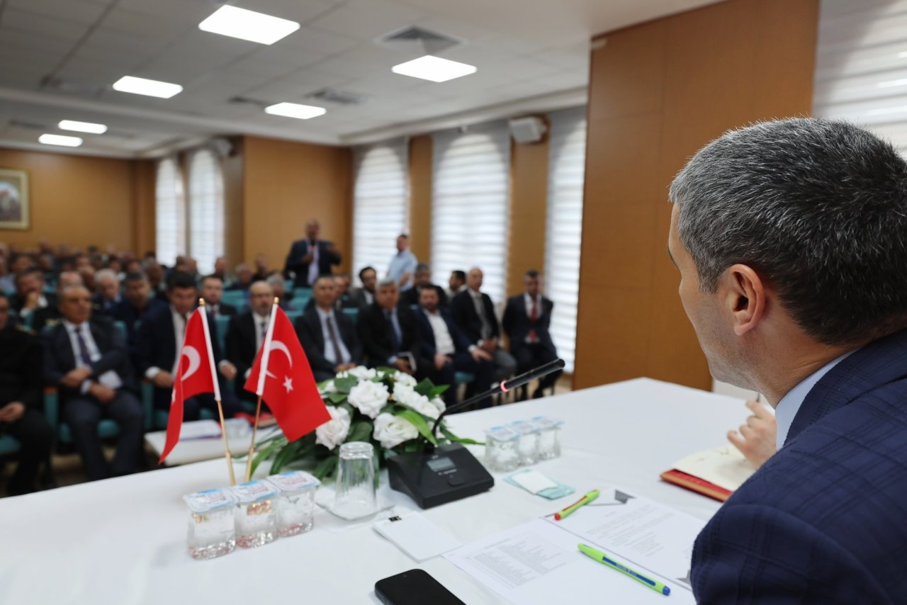 Vali Dr. Naci Aktaş Sandıklı’da Muhtarlar Ve Kurum Müdürleriyle Bir Araya Geldi