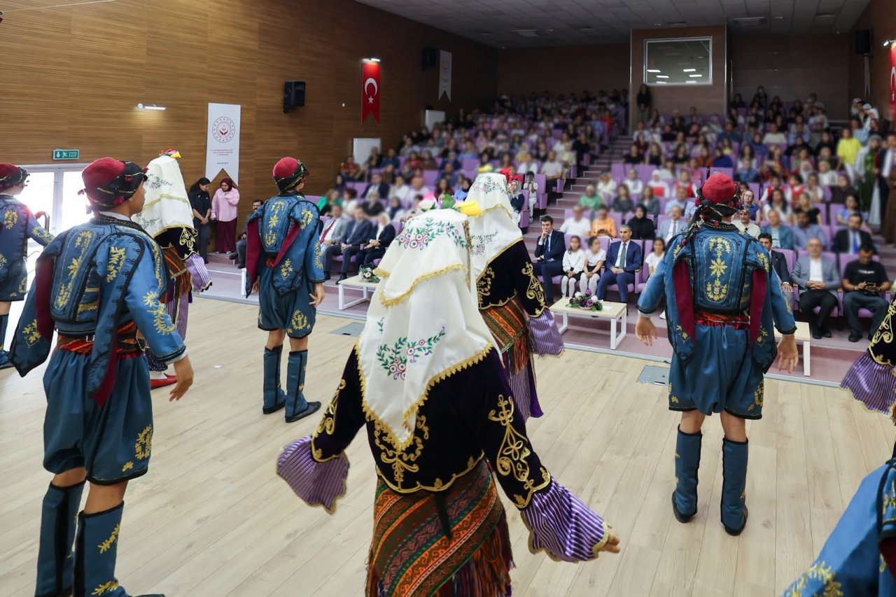 3. Geleneksel Yıl Sonu Sergisi’ne Vali Aktaş’tan Açılış