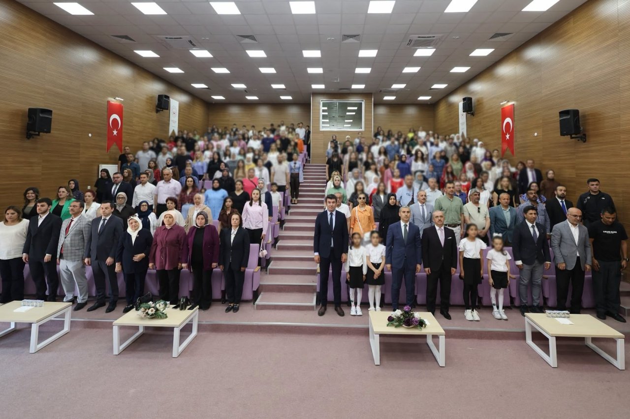 3. Geleneksel Yıl Sonu Sergisi’ne Vali Aktaş’tan Açılış