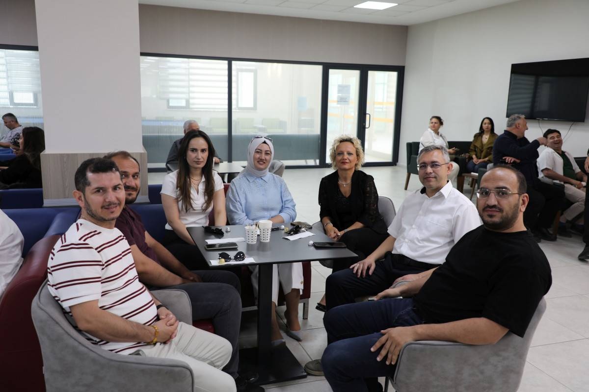 AFSÜ’de Kurban Bayramı Coşkusu: Üniversite Personeli Bayramlaşma Töreninde Buluştu