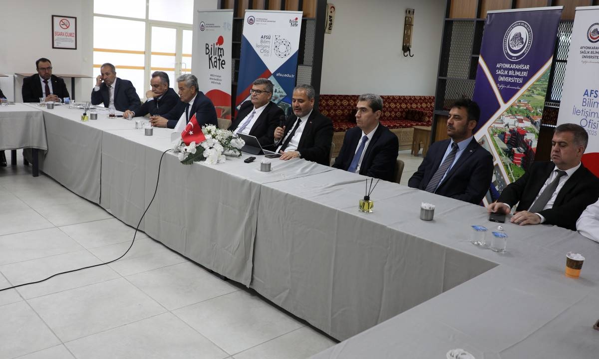 AFSÜ’de Kurban Bayramı Coşkusu: Üniversite Personeli Bayramlaşma Töreninde Buluştu