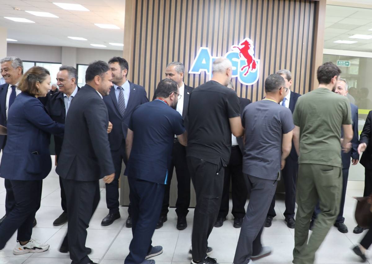 AFSÜ’de Kurban Bayramı Coşkusu: Üniversite Personeli Bayramlaşma Töreninde Buluştu