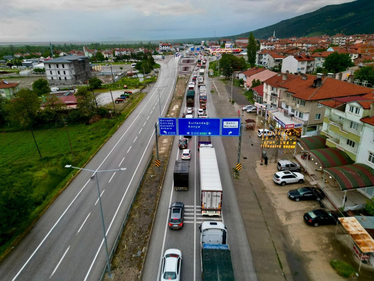 Afyonkarahisar Bayram Trafiğinde Rekor Yoğunluk: 6 Milyon Araç Geçti