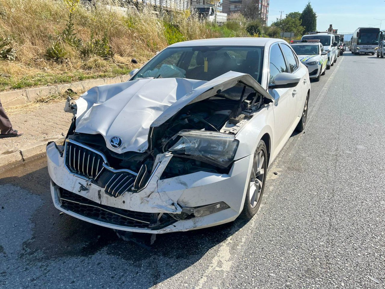 Afyonkarahisar-Uşak Kara Yolu Üzerinde Zincirleme Kaza: 3 Araç Birbirine Girdi!