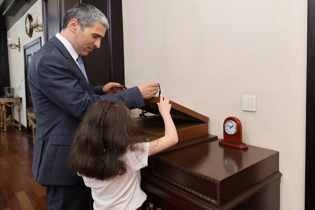 Afyonkarahisar Valisi Aktaş, Koruyucu Aile Günü'nde Şahan Çiftini Ağırladı