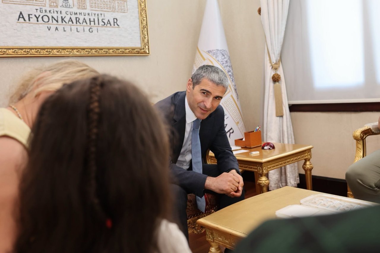 Afyonkarahisar Valisi Aktaş, Koruyucu Aile Günü'nde Şahan Çiftini Ağırladı