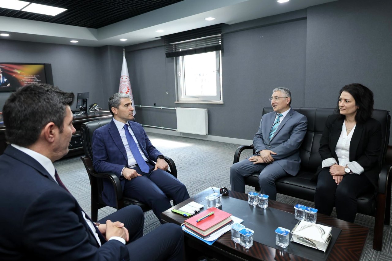 Afyonkarahisar Valisi Naci Aktaş’tan Sanayi ve Teknoloji İl Müdürlüğü’ne Ziyaret