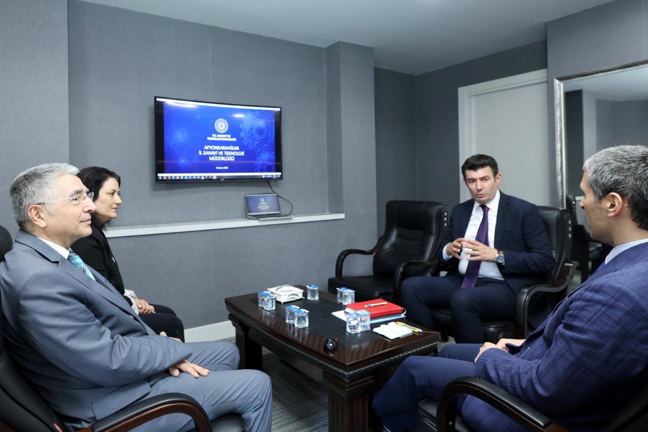 Afyonkarahisar Valisi Naci Aktaş’tan Sanayi ve Teknoloji İl Müdürlüğü’ne Ziyaret