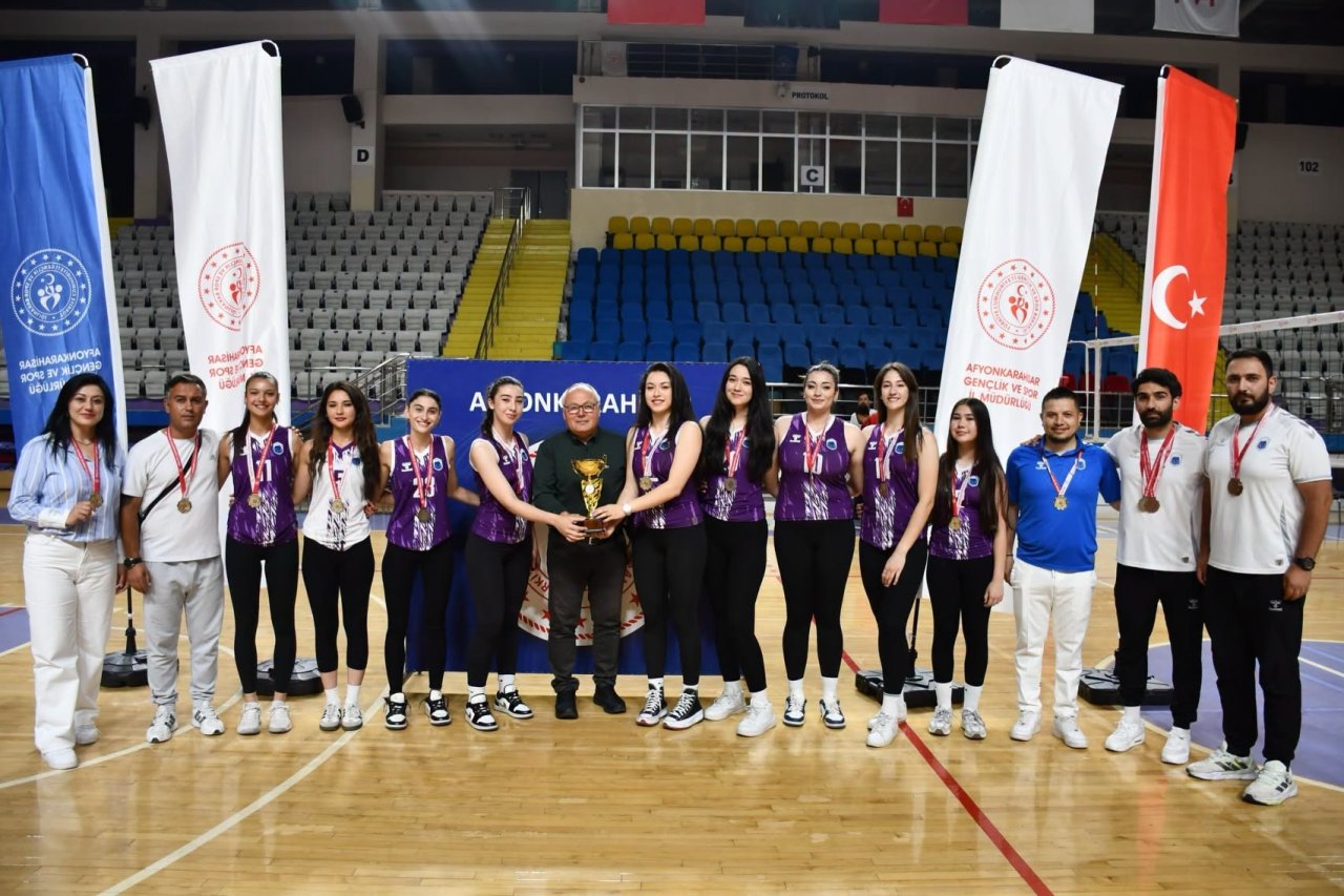 Afyonkarahisar’da Büyük Kadınlar Voleybol Müsabakaları Tamamlandı
