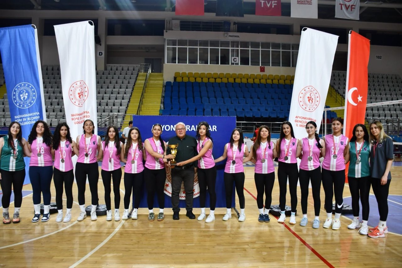Afyonkarahisar’da Büyük Kadınlar Voleybol Müsabakaları Tamamlandı