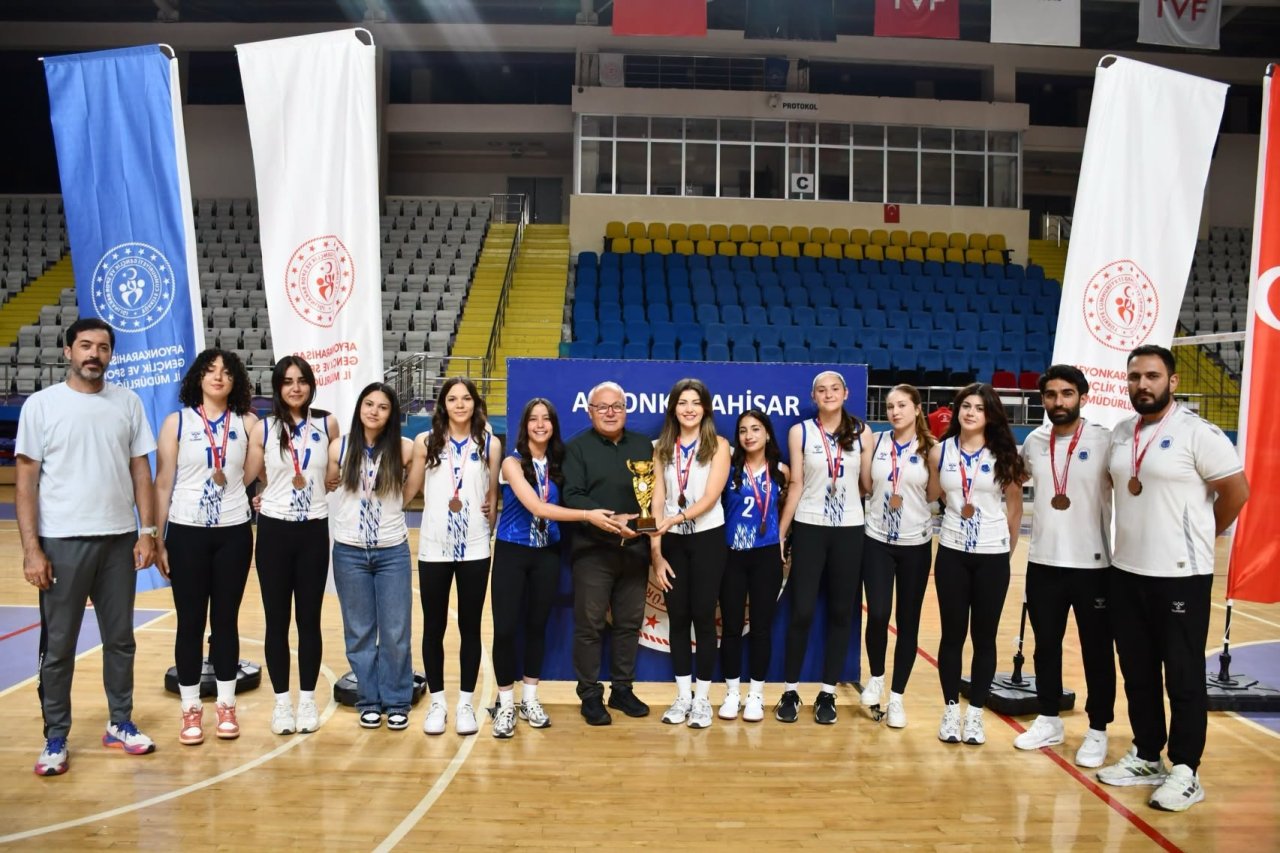 Afyonkarahisar’da Büyük Kadınlar Voleybol Müsabakaları Tamamlandı