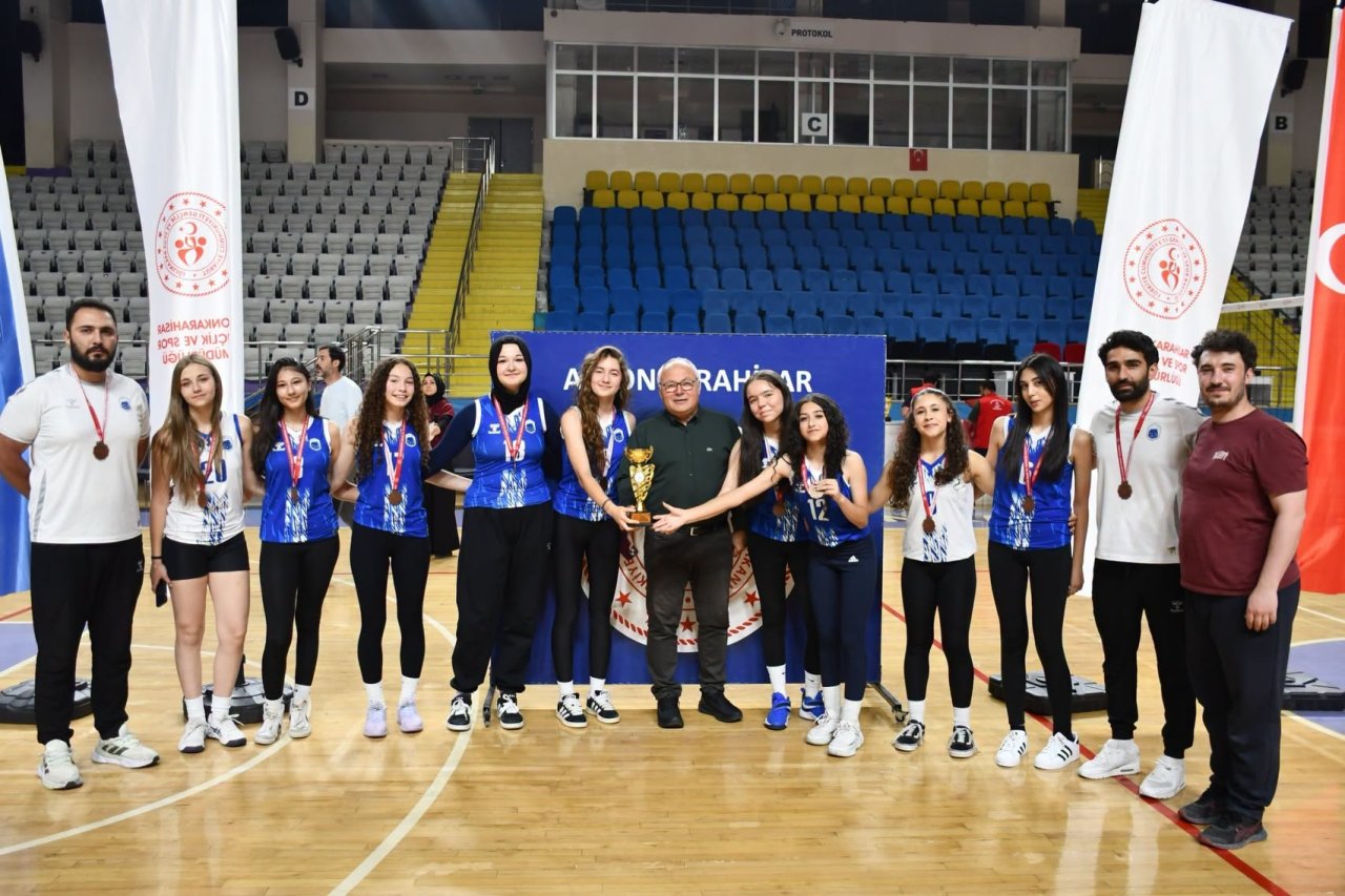Afyonkarahisar’da Büyük Kadınlar Voleybol Müsabakaları Tamamlandı