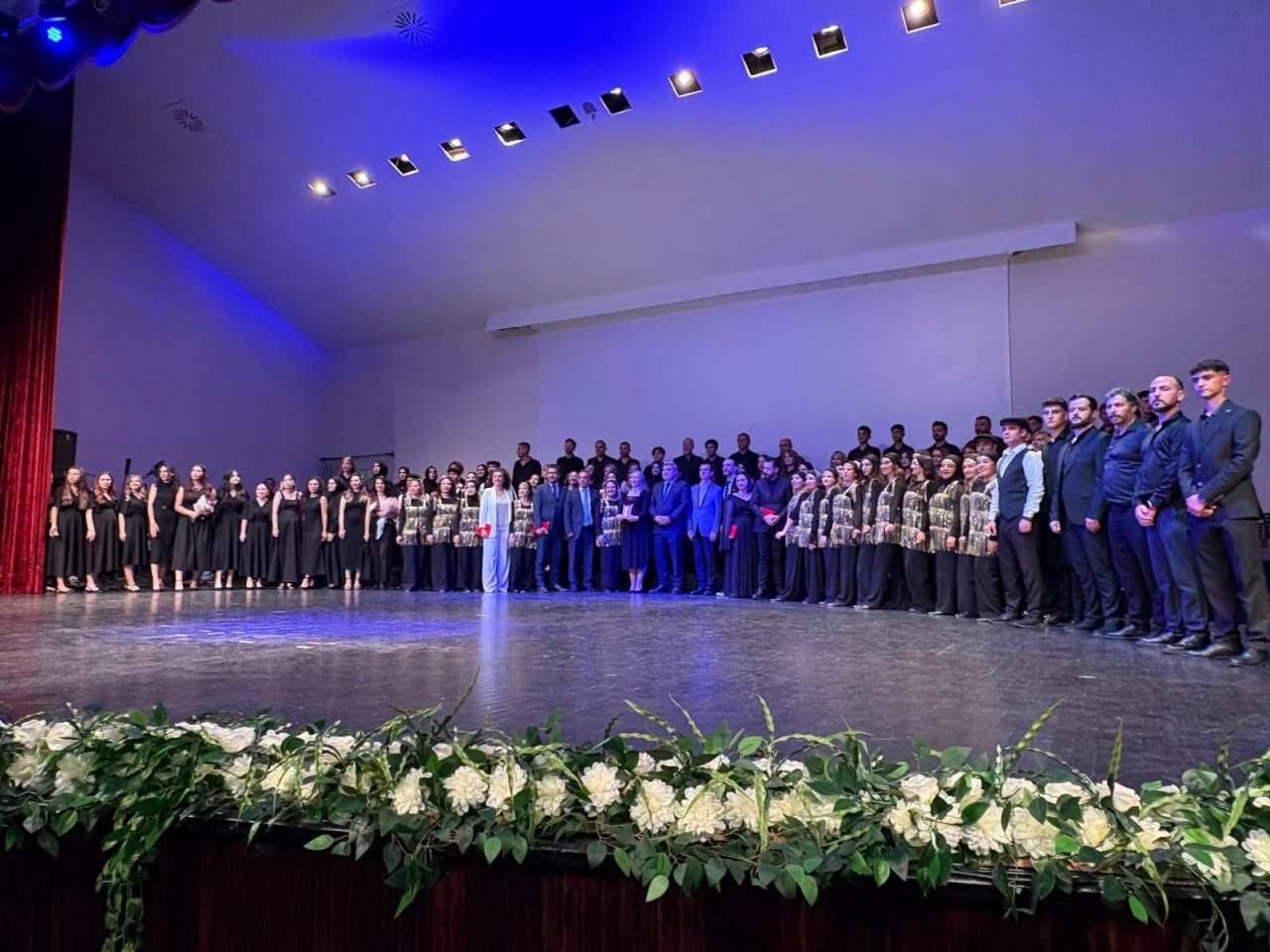 Afyonkarahisar’da Sanat Gecesi: Maarif Topluluğu Yıl Sonu Gösterisi Büyük Beğeni Topladı