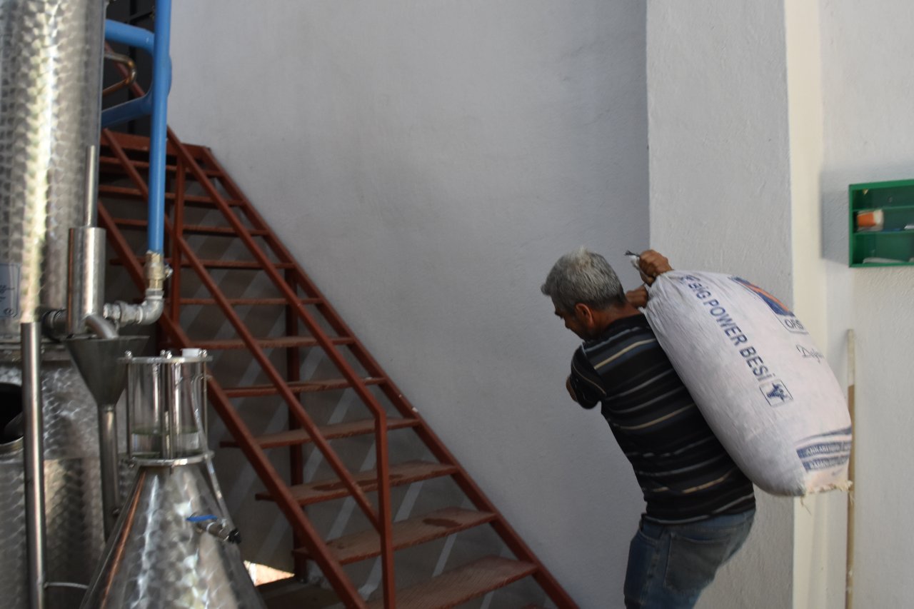 Afyonkarahisar’da Üretici Dev Destekle Gül Yağı Tesisi Kurdu: Köyde Üretim Yerinde Yapılacak