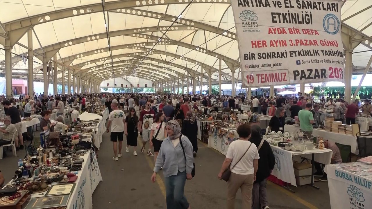 Afyonkarahisarlı Koleksiyonerlerin de İlgi Gösterdiği Agora Antika Pazarı 10 Yılı Geride Bıraktı