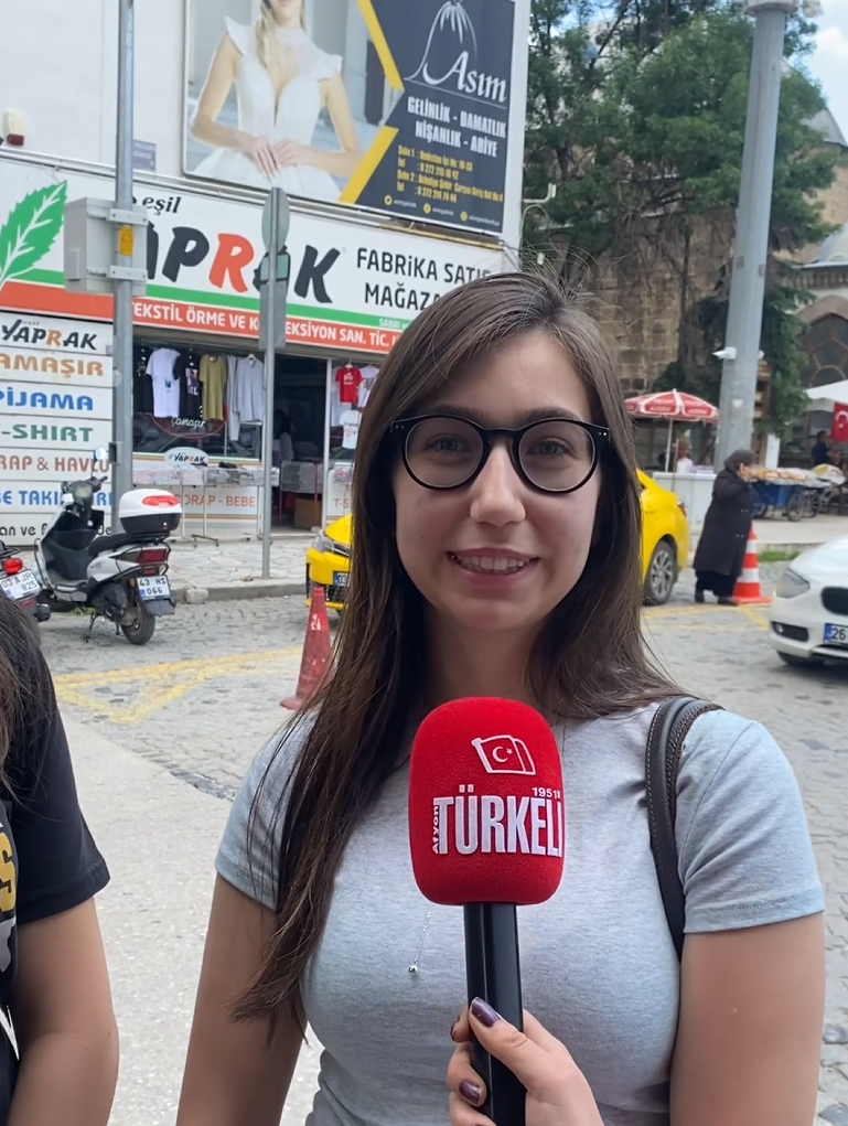 Afyonkarahisarlı Öğrencilere Yaz Tatili Soruldu: Plan Yapan da Var, Sınava Hazırlanan da